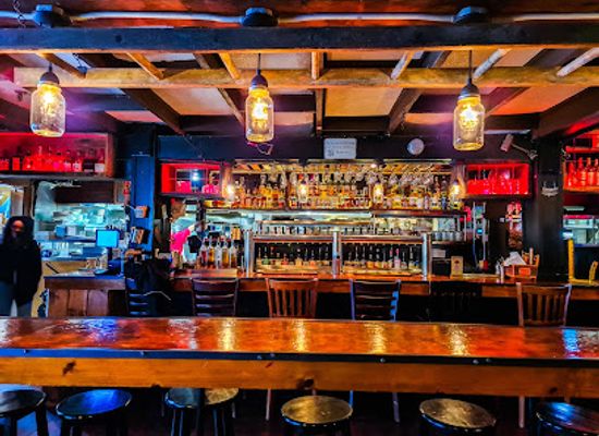 rhode-island/beavertail-state-park/bar/wharf-southern-kitchen-whiskey-bar