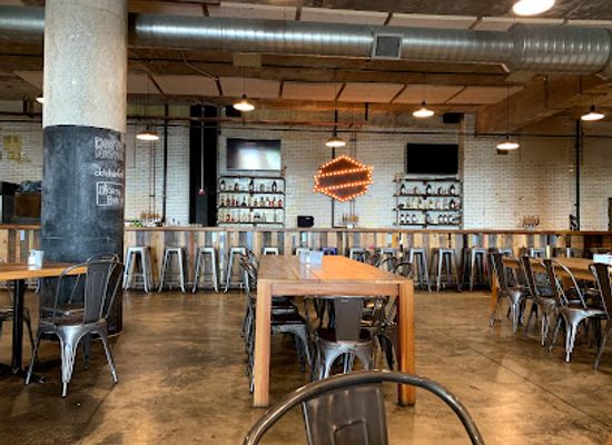 illinois/great-river-road/bar/the-old-bakery-beer-company