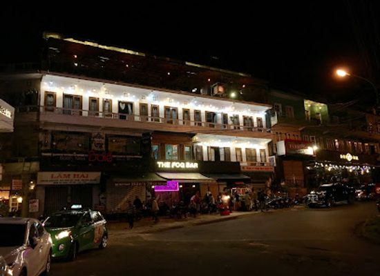 vietnam/dalat/langbiang-mountain/bar/the-fog-on-site
