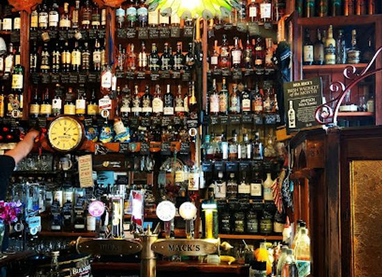 ireland/dingle/bar/dick-mack-s-pub