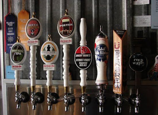 montana/the-beartooth-mountains/bar/heavy-horse-bar