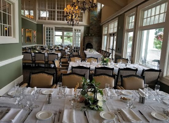 connecticut/gillette-castle-state-park/bar/fox-hopyard-on-the-rocks-restaurant
