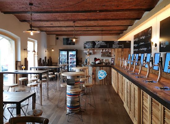 switzerland/jura-mountains/bar/beer-o-clock-neuchatel