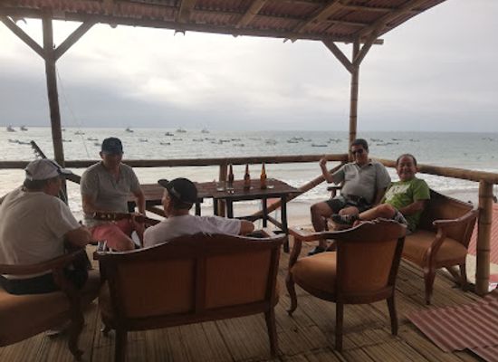 ecuador/coastal-lowlands/bar/cabana-cultural-aqui-me-quedo
