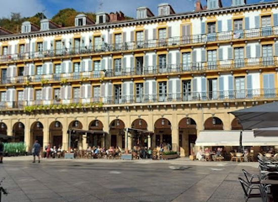 spain/san-sebastian/parte-vieja-old-town/bar/white-tara
