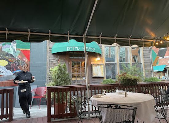 vermont/molly-stark-state-park/bar/peter-havens-restaurant