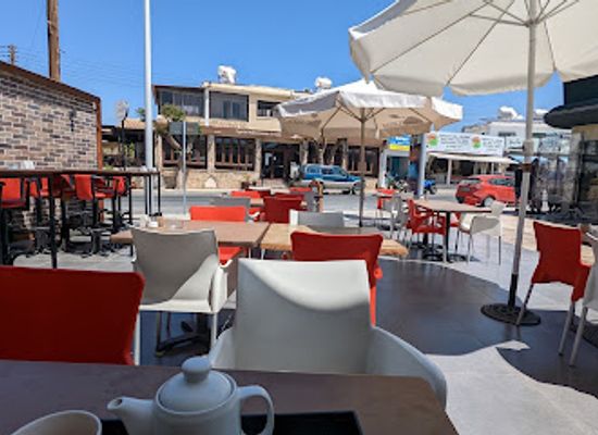cyprus/paphos/coral-bay/bar/chalkies-bar