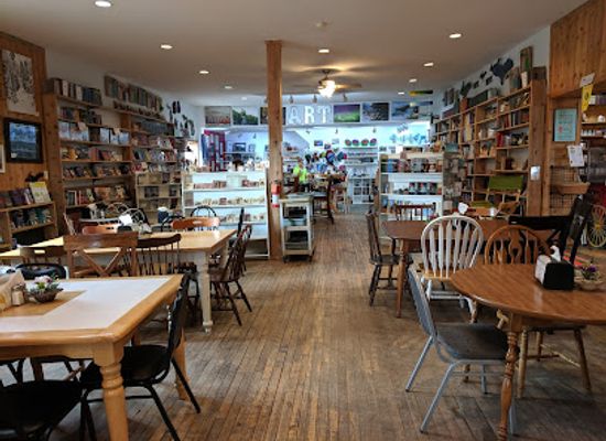 michigan/pictured-rocks-national-lakeshore/bar/falling-rock-cafe-bookstore