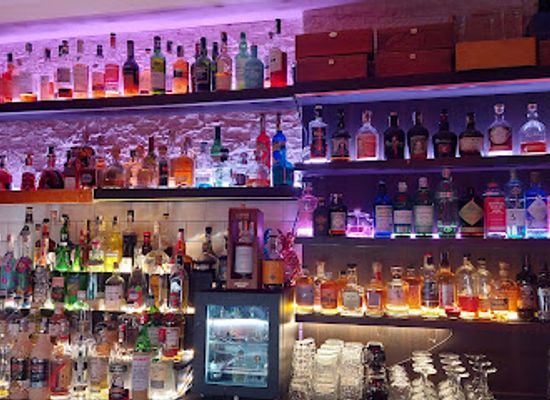 czechia/prague/vinohrady/bar/fizz-cocktail-dj-bar