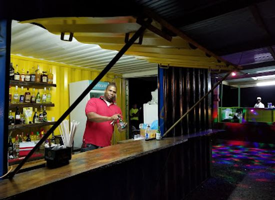 dominica/mahaut/bar/five-star-bar-and-grill