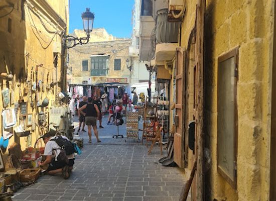 malta/gozo-citadel/bar/characters-snackbar