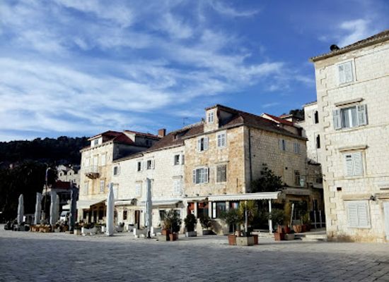 croatia/hvar-island/bar/loco-bar