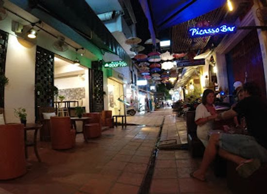 cambodia/siem-reap/bar/picasso-bar