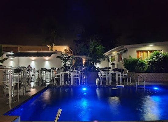 gabon/middle-ogooue-province/bar/joe-s-restaurant-bar