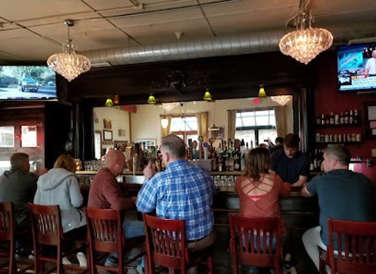 michigan/saugatuck/bar/phil-s-bar-grille
