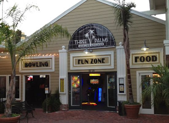 california/santa-catalina-island/bar/three-palms-avalon-arcade