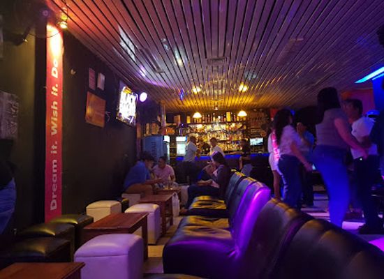 peru/tumbes/bar/blackandwhite-restobar-karaoke