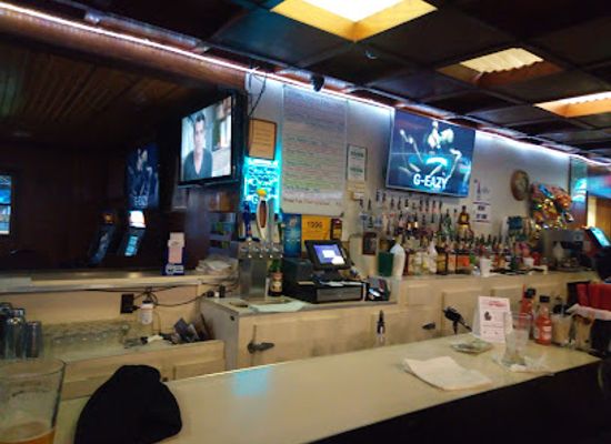 michigan/the-thumb/bar/landing-of-port-austin-tavern