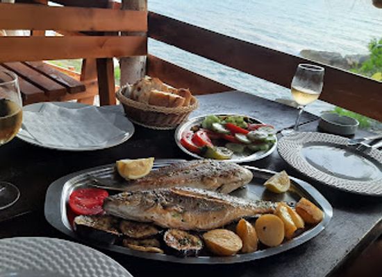 montenegro/ulcinj/bar/ribarska-konoba