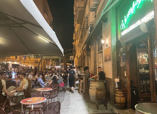 italy/palermo/castellammare/bar/bottiglieria-massimo-champagneria-since-1968