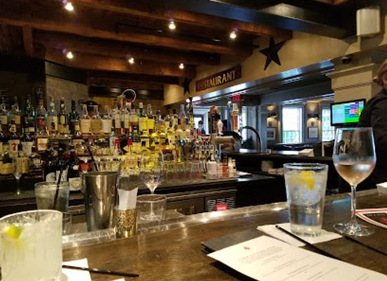massachusetts/south-shore/bar/scarlet-oak-tavern