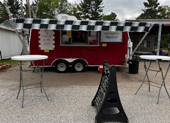 michigan/tahquamenon-falls-state-park/bar/catch-of-the-day