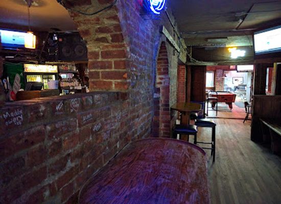 ohio/western-reserve/bar/out-r-inn