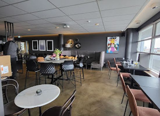 iceland/grindavik/bar/hja-hollu