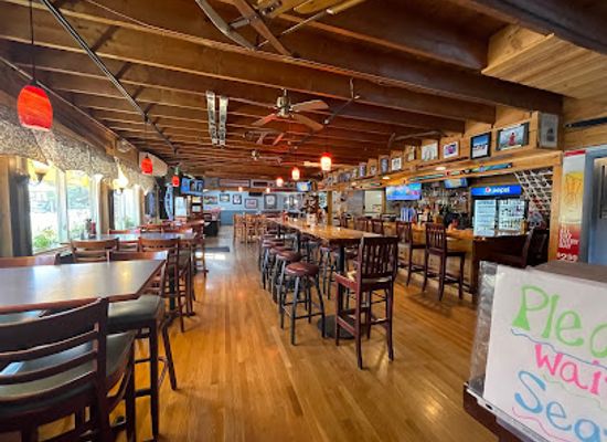 new-hampshire/white-mountains/bar/almost-there-restaurant