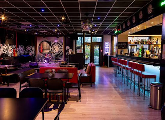 italy/lombardy/bar/the-bank-food-drink-with-music