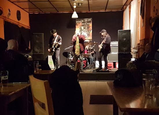 hungary/tatabanya/bar/feher-okor-rock-pub
