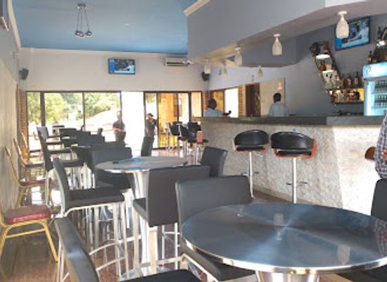 zambia/kafue-flats/bar/dingi-s-gardens