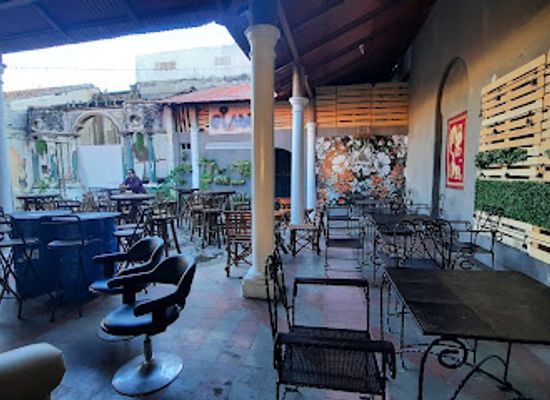 nicaragua/granada-plains/bar/clandestino-bar-grill