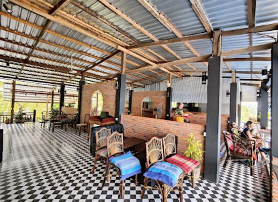 cambodia/battambang/bar/bar-ang