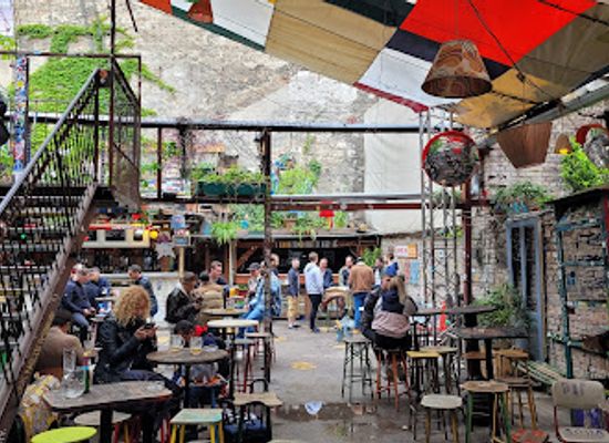 hungary/northern-great-plain/bar/ruin-bars-budapest