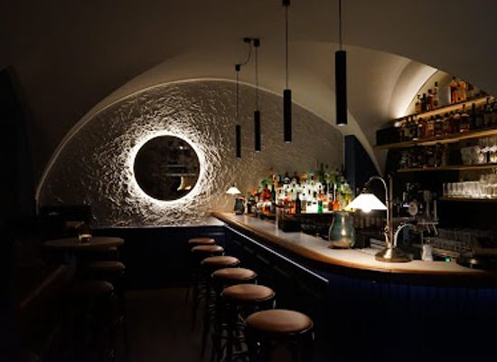 austria/linz/innenstadt/bar/to-the-moon