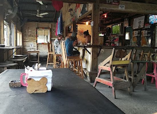 honduras/utila/bar/skid-row-bar-grill