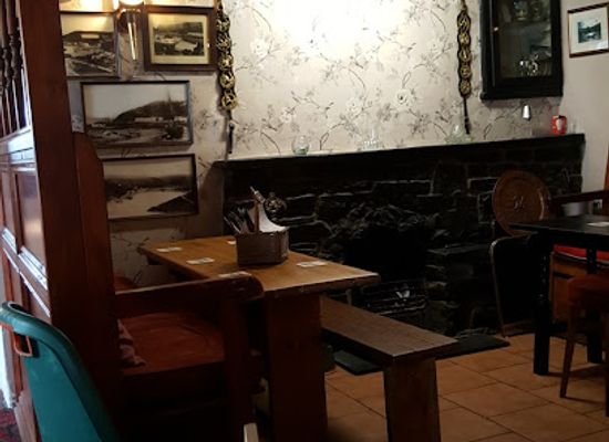 united-kingdom/pembrokeshire/bar/square-compass-inn