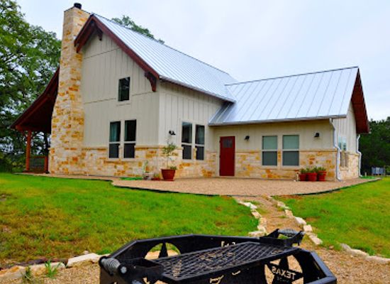 texas/edwards-plateau/bar/the-lost-maples-river-lodge