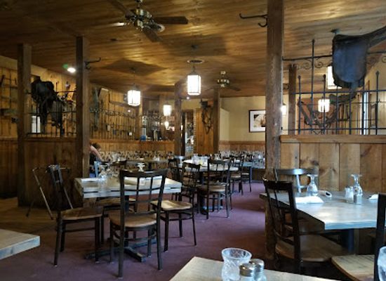 maine/oxford-county/bar/the-black-horse-tavern