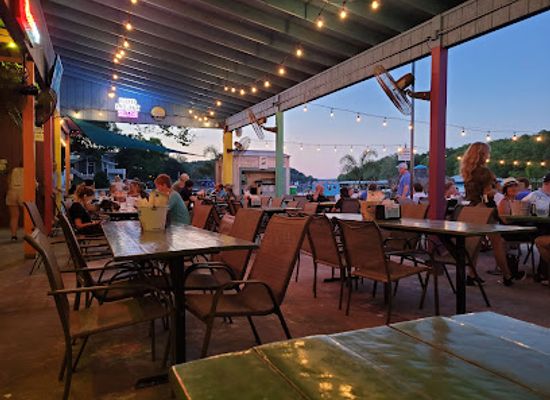 missouri/ozarks/bar/franky-louie-s-beachfront-bar-grill