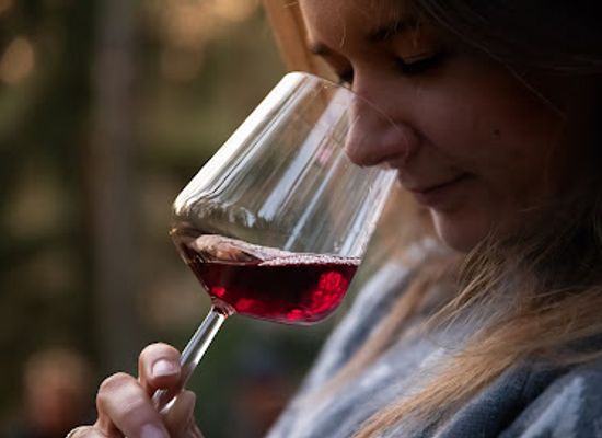 finland/nuuksio-national-park/bar/wine-in-the-woods