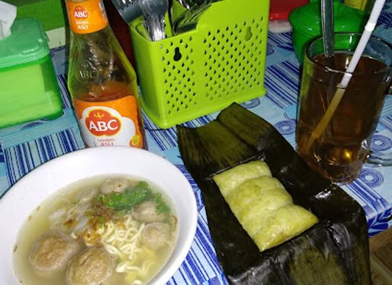 indonesia/maluku-islands/bar/bakso-tikungan