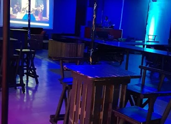 tanzania/dar-es-salaam/masaki/bar/octagon