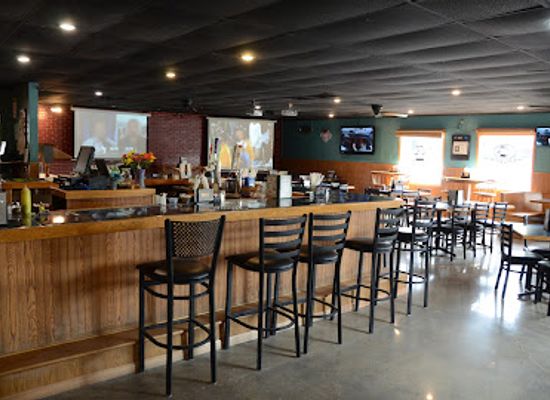 iowa/ottumwa/bar/benchwarmers-eatery-sports