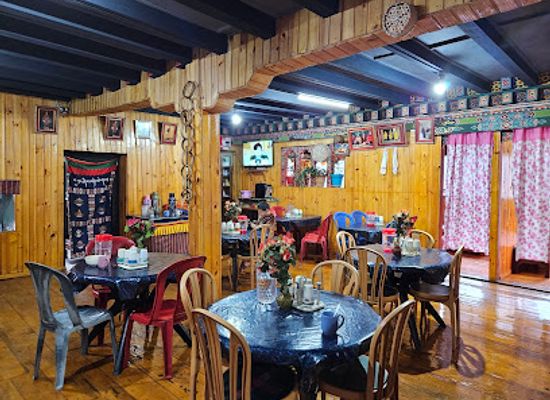 bhutan/phobjikha-valley/bar/gaki-hotel