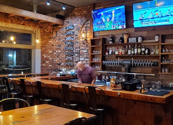 washington/columbia-river-gorge/bar/red-bluff-tap-house