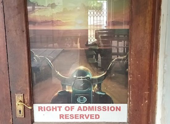 mozambique/limpopo-national-park/bar/the-cave-pub