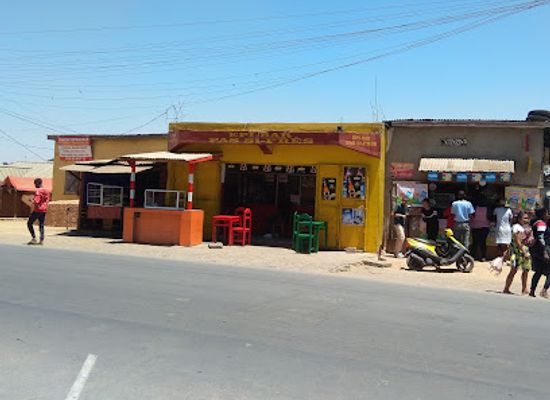 madagascar/andasibe/bar/epi-bar-pas-si-pres