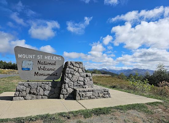 washington/mount-st-helens-national-volcanic-monument/bar/mount-st-helen-sign